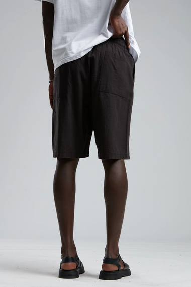 شورت كتان رجالي بأسفل مرن - أسود، متوفر بمقاسات S، M، L، XL، XXL - صورة 4