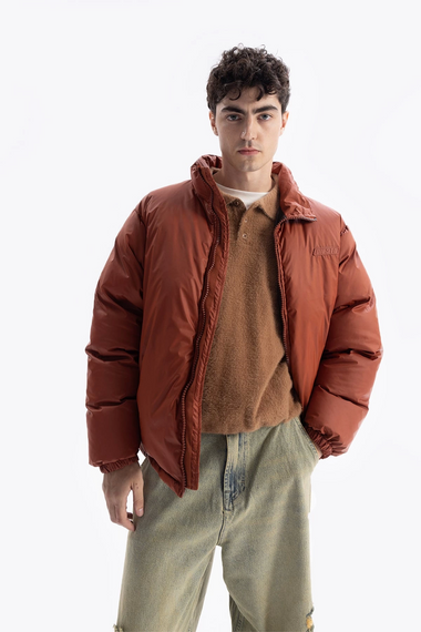 جاكت بارد للرجال oversized مع حشوة جل - أحمر، ياقة عالية، أكمام طويلة مع كفوف مطاطية، جيوب بجيوب وفتحة بسحاب - صورة 1