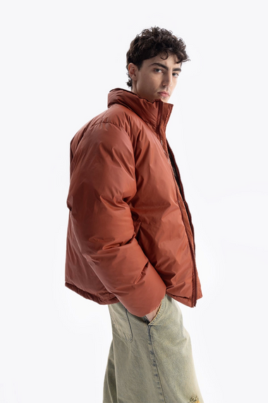 جاكت بارد للرجال oversized مع حشوة جل - أحمر، ياقة عالية، أكمام طويلة مع كفوف مطاطية، جيوب بجيوب وفتحة بسحاب - صورة 4