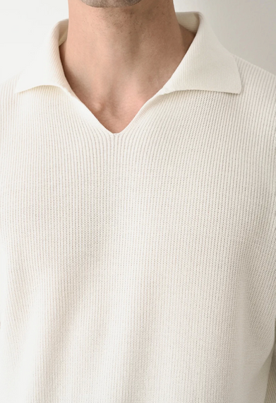 بولو ياقة طويلة للرجال مصنوعة من ألياف التريكو - باللون الأبيض، متوفرة بمقاسات: S, M, L, XL - صورة 5