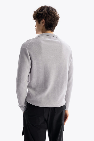 Чоловічий пуловер з довгим рукавом, з трикотажу, сірого кольору, поло-воротник, розміри S-XL, стильний та комфортний для будь-якої фігури - фото 5