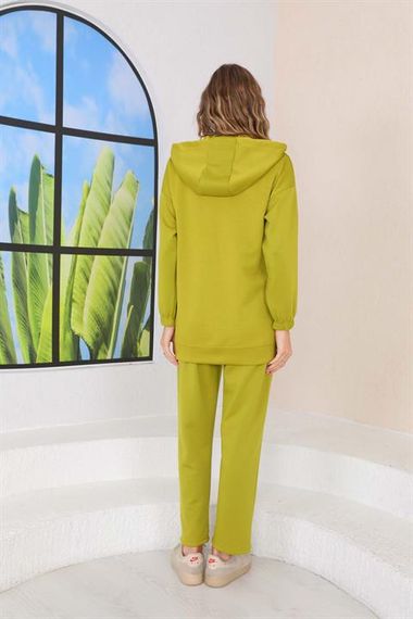 Жіночий зелений спортивний костюм: куртка з капюшоном та широкі брюки, зручний фасон, підходить для повсякденного носіння - фото 5