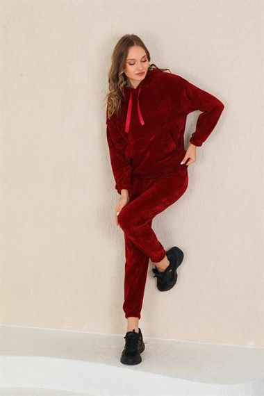 Жіночий бордовий велюровий спортивний костюм з капюшоном та кишенями, м'який та елегантний для осені та зими - фото 5
