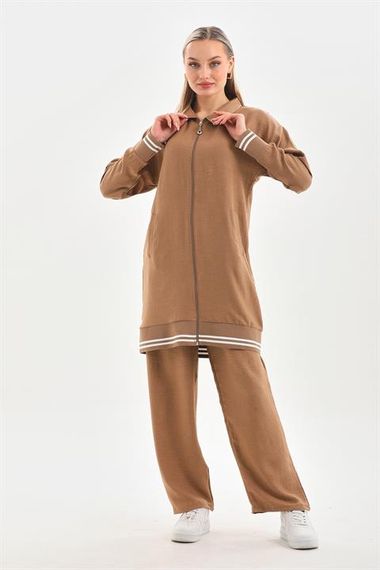 Женский повседневный комплект одежды с рубашкой и брюками цвета визон, выполненный из высококачественного материала, свободный и стильный - фото 2