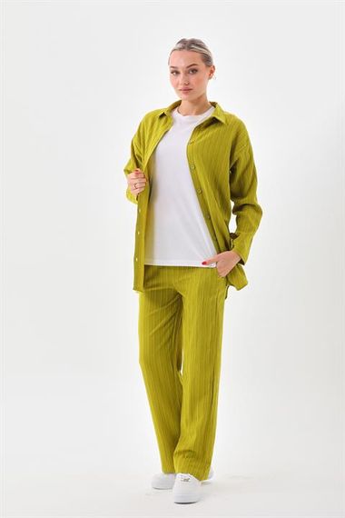 Женский дневной комплект из трех предметов: рубашка, брюки и футболка - ФИСТИК, зеленый цвет, высококачественная ткань Ayborin, удобный и стильный комплект - фото 4