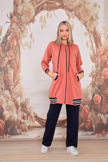 Спортивний жіночий комплект з капюшоном, 2 частини, персикового кольору, високоякісна тканина, з кишенями та деталями у вигляді смужок - фото 3