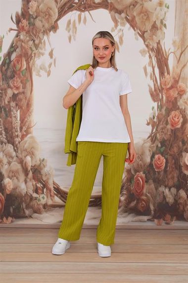 Женский дневной комплект из трех предметов: рубашка, брюки и футболка - ФИСТИК, зеленый цвет, высококачественная ткань Ayborin, удобный и стильный комплект - фото 5