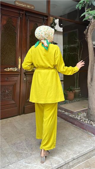 طقم ميموزا ذو الأكتاف المرصعة بتفاصيل حزام - لون زيتوني, مقاسات متعددة - صورة 5