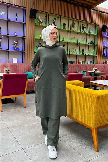 Спортивний комплект з капюшоном та кнопками: подовжена туника і брюки, простий дизайн, кольори хаки, 80% бавовна, підходить для всіх сезонів - фото 3