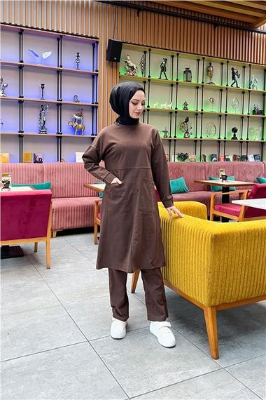Сучасний спортивний комплект: подовжена туніка з двома кишенями, брюки, коричневий, еластичний матеріал, для чотирьох сезонів, рр. 38-46 - фото 2