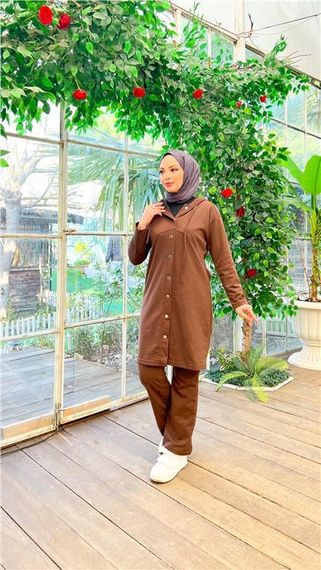 Çıtçıtlı Kapşonlu Uzun Tunik Pantolon İkili Tesettür Eşofman Takımı - 03078 - Kahverengi - fotoğraf 4