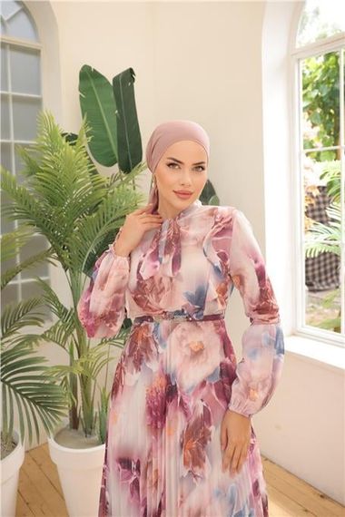 فستان شيفون طويل مزين بحزام - 50001 - اللون البنفسجي متوفر بمقاسات متعددة - صورة 4