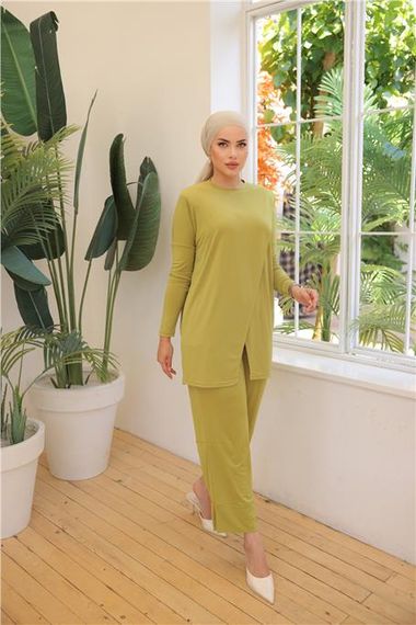 Асиметричний комплект спортивного одягу, колір - оливковий, модель 71191, доступні розміри: 38-46 - фото 2