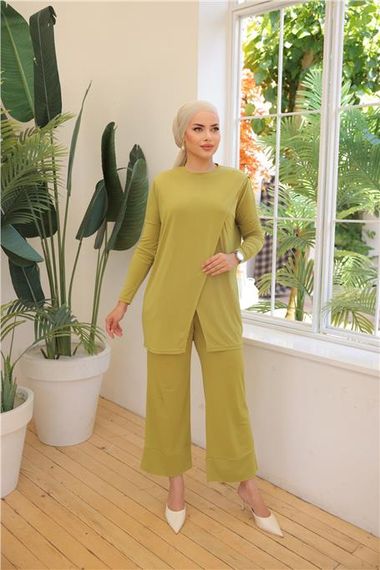 Асиметричний комплект спортивного одягу, колір - оливковий, модель 71191, доступні розміри: 38-46 - фото 1