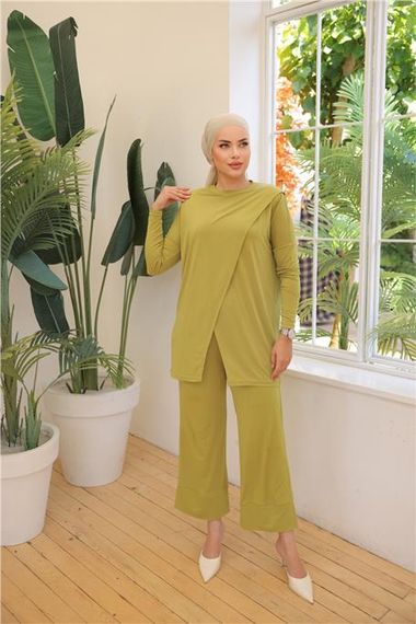 Асиметричний комплект спортивного одягу, колір - оливковий, модель 71191, доступні розміри: 38-46 - фото 3