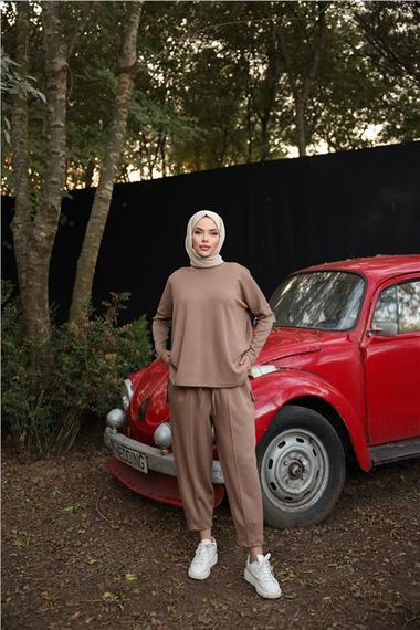 Короткий спортивный комплект с длинной спиной и круглым вырезом, цвет бежевый, размеры 38-46 - фото 1