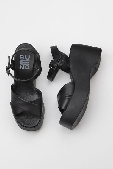 Женские сандалии на танкетке Bueno Shoes, натуральная кожа, 8 см, доступные в разных размерах и цветах: серый, черный-оранжевый, белый, черный, темно-зеленый - фото 1