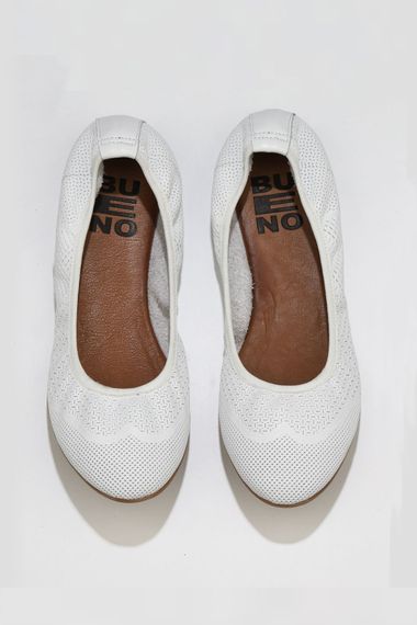 Жіночі балетки Bueno Shoes 01WQ0117, шкіряні, з термо-матеріалом, висота підборів 1 см, доступні в розмірах 35-41 та кольорах: сірий, фуксія, білий, жовтий, таба - фото 1