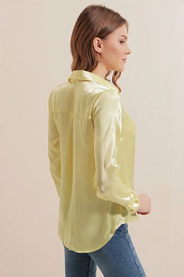 Kadın Açık Sarı Hafif Dökümlü Saten Yüzeyli Gömlek HZL22W-BD139641 - fotoğraf 4