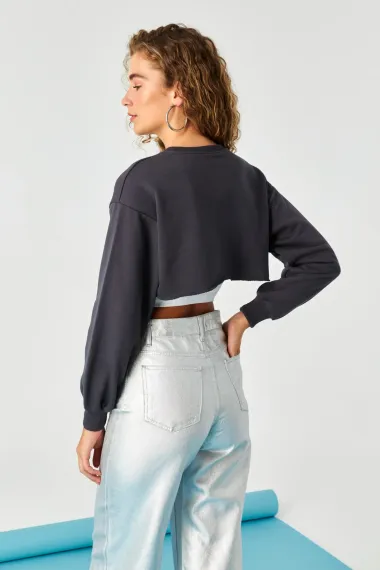 Kadın Antrasit Basic Bisiklet Yaka Uzun Kollu Crop Sweatshirt HZL24W-ZK11351 - fotoğraf 5