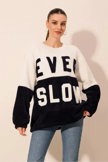 Kadın Lacivert Beyaz Blok EVER SLOW Baskılı Rahat Peluş Sweatshirt HZL23W-BD1554781 - fotoğraf 5