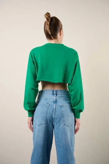 Women's Green Basic Crew Neck Long Sleeve Crop Sweatshirt Made in Turkey, 95% Cotton, 5% Lycra, Low Shoulder Model, Unique Fit Design - photo 4