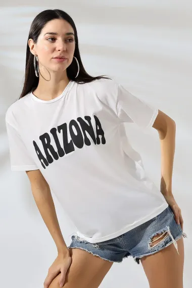 Kadın Beyaz Siyah Arizona Baskılı Bisiklet Yaka T-Shirt HZL24S-DSB120261 - fotoğraf 1