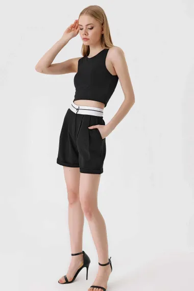 Kadın Siyah Ters Kemer Detaylı Yüksek Bel  Şort HZL24S-BD153231 - fotoğraf 2
