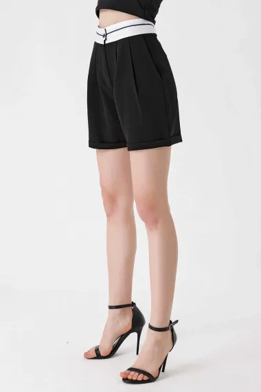 Kadın Siyah Ters Kemer Detaylı Yüksek Bel  Şort HZL24S-BD153231 - fotoğraf 4