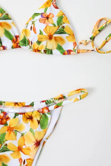 مجموعة بيكيني مثلث مزينة بأزهار برتقالية، مع حشوة قابلة للإزالة، حمالة رفيعة وقابلة للتعديل، مكونة من قطعتين، مصنوعة من 82% نايلون و18% إيلاستين - صورة 3