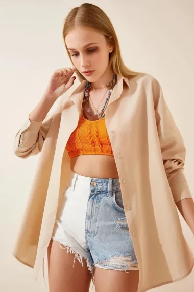 Жіноча бежева оверсайз довга базова сорочка з овальним кроєм - фото 2