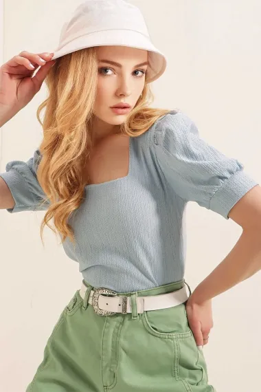 Блузка з квадратним вирізом для жінок, світло-блакитна, в'язана, 93% поліестер, 7% лайкра, доступні розміри 34-46 - фото 2