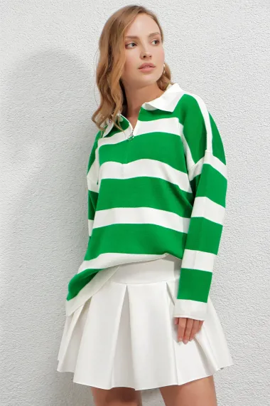 سترة تريكو كبيرة الحجم بسحاب مخططة باللون الأخضر برقبة بولو للنساء HZL23W-BD145121 - صورة 5