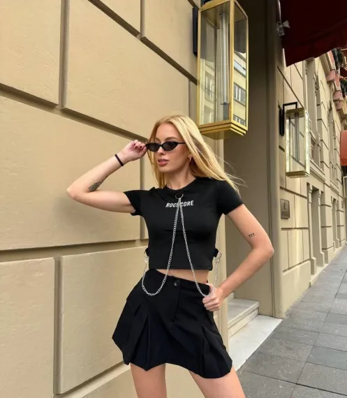 Kadın Siyah ROCKMORE Baskılı Zincir Aksesuarlı Crop T-Şihrt HZL24S-DSB120281 - photo 4