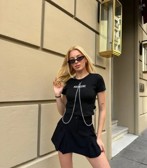 Kadın Siyah ROCKMORE Baskılı Zincir Aksesuarlı Crop T-Şihrt HZL24S-DSB120281 - photo 1