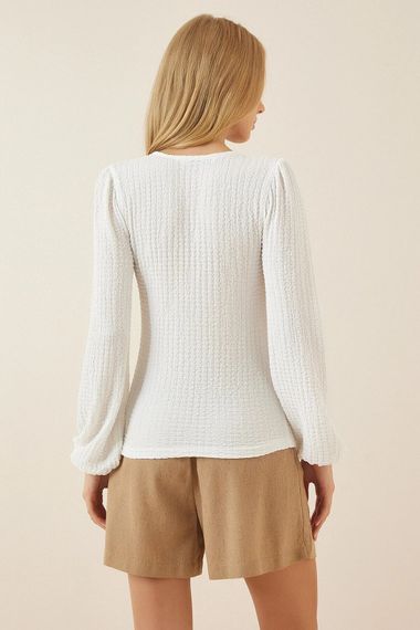 Жіноча біла блуза з балонними рукавами, квадратним вирізом, 95% поліестер, 5% лайкра, трендова в'язка, розміри 34-42 - фото 4