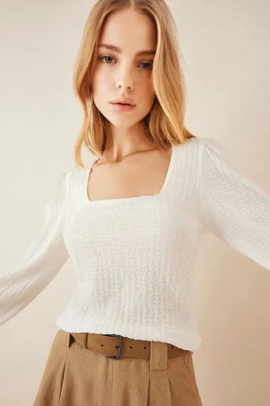 Жіноча біла блуза з балонними рукавами, квадратним вирізом, 95% поліестер, 5% лайкра, трендова в'язка, розміри 34-42 - фото 2