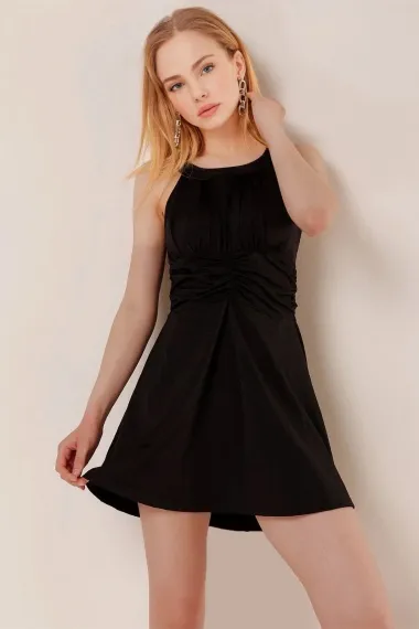 فستان سباحة نسائي أسود بفرز شورت متصل، تصميم ضيق، مكون من 80% بولي أميد و20% إيلاستين، مقاسات متعددة متوفرة - صورة 2