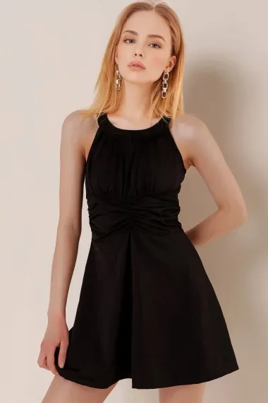 فستان سباحة نسائي أسود بفرز شورت متصل، تصميم ضيق، مكون من 80% بولي أميد و20% إيلاستين، مقاسات متعددة متوفرة - صورة 3