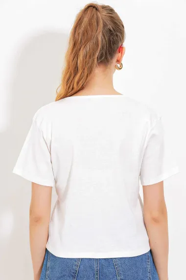 Kadın Beyaz Cep Detaylı Düğmeli Kısa Kol T-shirt HZL24S-BD19031 - fotoğraf 4