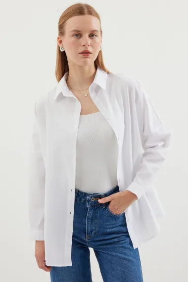 Kadın Beyaz Oversize Uzun Basic Gömlek HZL22W-BD139001 - fotoğraf 1