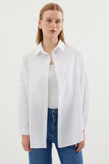Kadın Beyaz Oversize Uzun Basic Gömlek HZL22W-BD139001 - fotoğraf 2