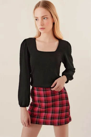 Kadın Siyah Balon Kol Dokulu Kare Yaka Trend Örme Bluz HZL23W-BD104421 - fotoğraf 3