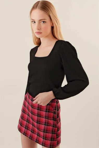 Kadın Siyah Balon Kol Dokulu Kare Yaka Trend Örme Bluz HZL23W-BD104421 - fotoğraf 2