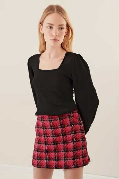 Kadın Siyah Balon Kol Dokulu Kare Yaka Trend Örme Bluz HZL23W-BD104421 - fotoğraf 4