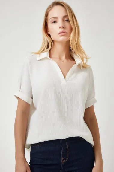 Женская блуза экрю с воротником-поло, широкий крой, вязаная, состав: 93% полиэстер, 7% лайкра, размеры 36-44 - фото 1