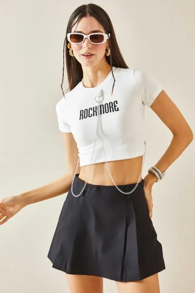 Жіноча біла футболка з принтом ROCKMORE та аксесуарами у вигляді ланцюга, розмір S/36, 100% поліестер, стильний кроп-топ - фото 5
