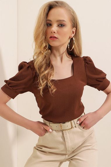 Жіноча коричнева в'язана блуза з квадратним вирізом HZL22W-BD104091, 93% поліестер, 7% лайкри, доступні розміри 34-46 - фото 1