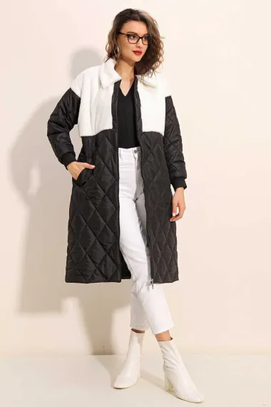 Kadın Beyaz Peluş Detaylı Oversize Kapitone Uzun Mont HZL25W-BD151851 - صورة 1