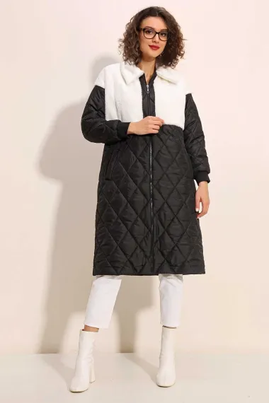 Kadın Beyaz Peluş Detaylı Oversize Kapitone Uzun Mont HZL25W-BD151851 - صورة 3